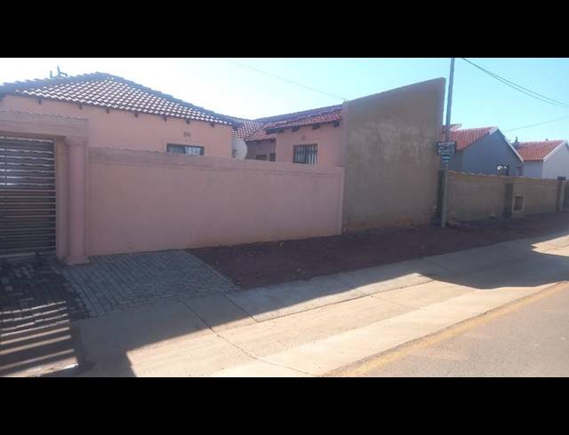 4 BEDROOM HOUSE FOR SALE IN SAVANNA CITY